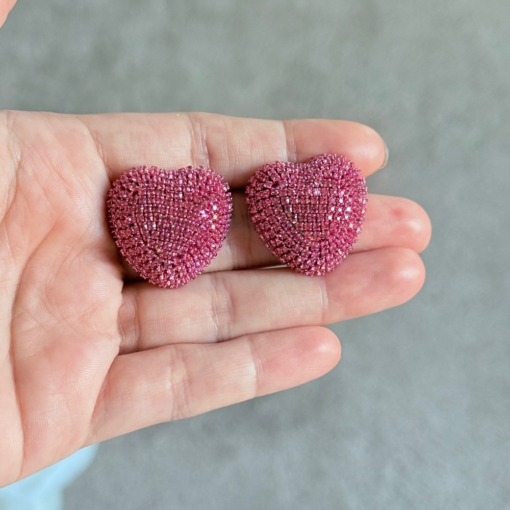 ⚜️ Pink Heart Stud Earrings - Picture 2 of 3